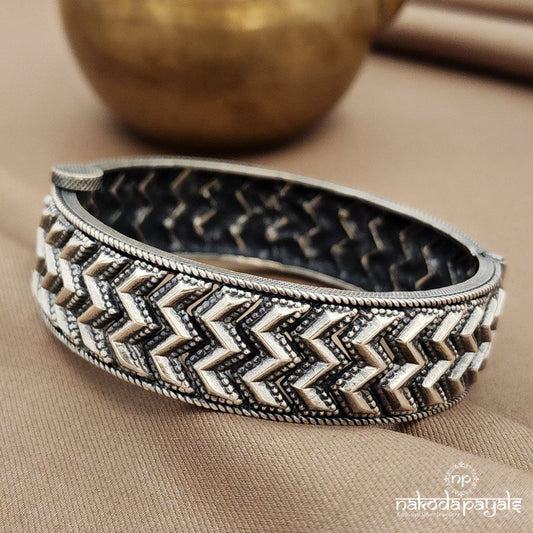 Zig Zag Oxidised Kada (K6002)