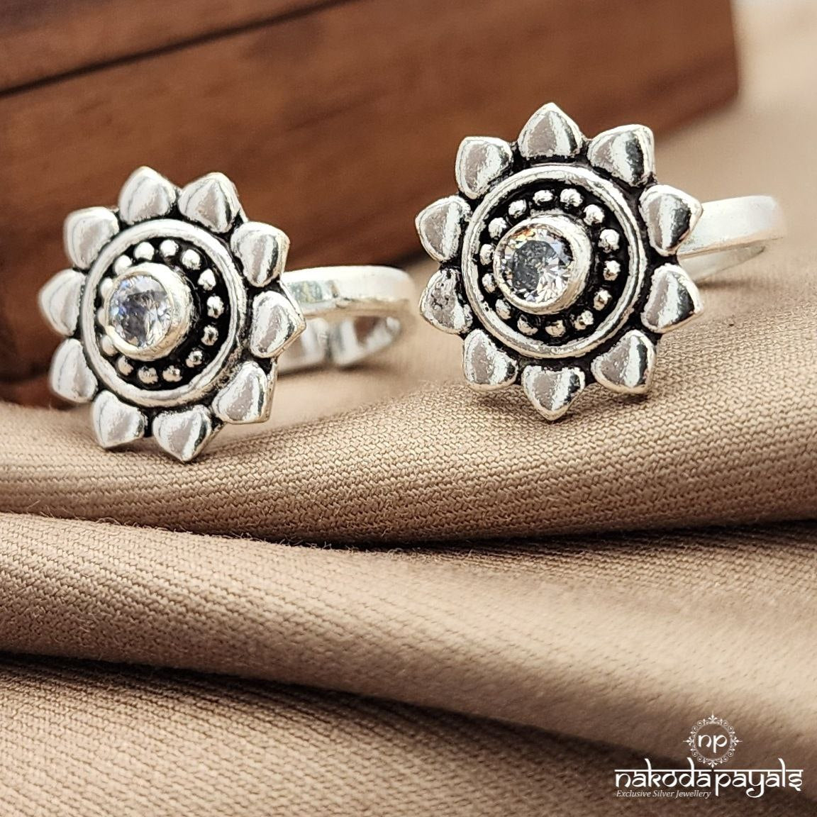 Sweetheart White Toerings (T4688)