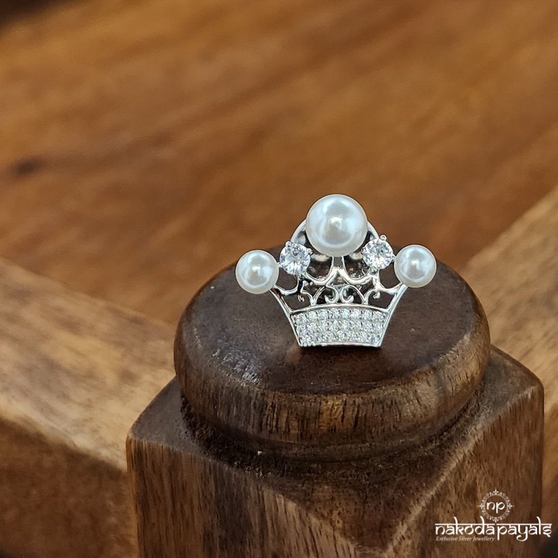 White Crown Lapel Pin (St3654)