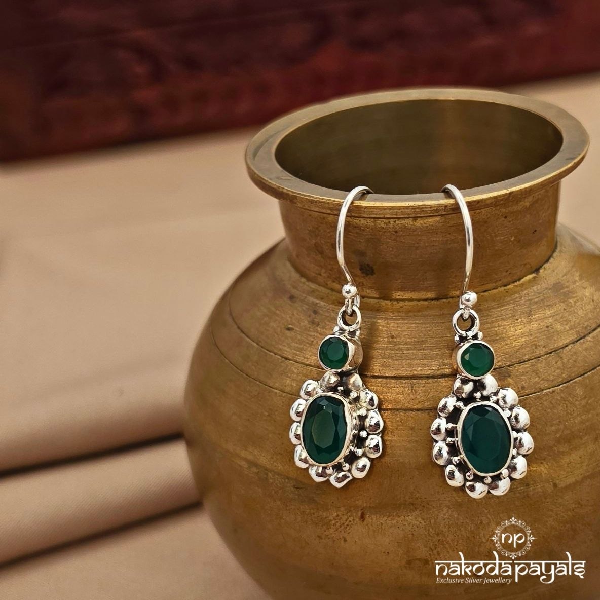 Elegant Green Hanging (H1699)