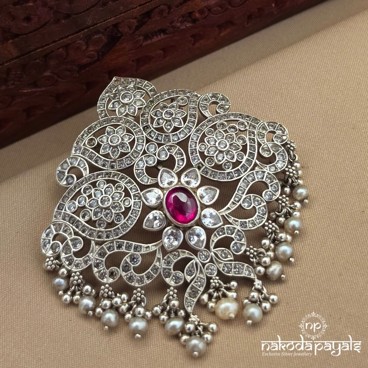 Exemplary Floral Pearly Pendant (P2656)