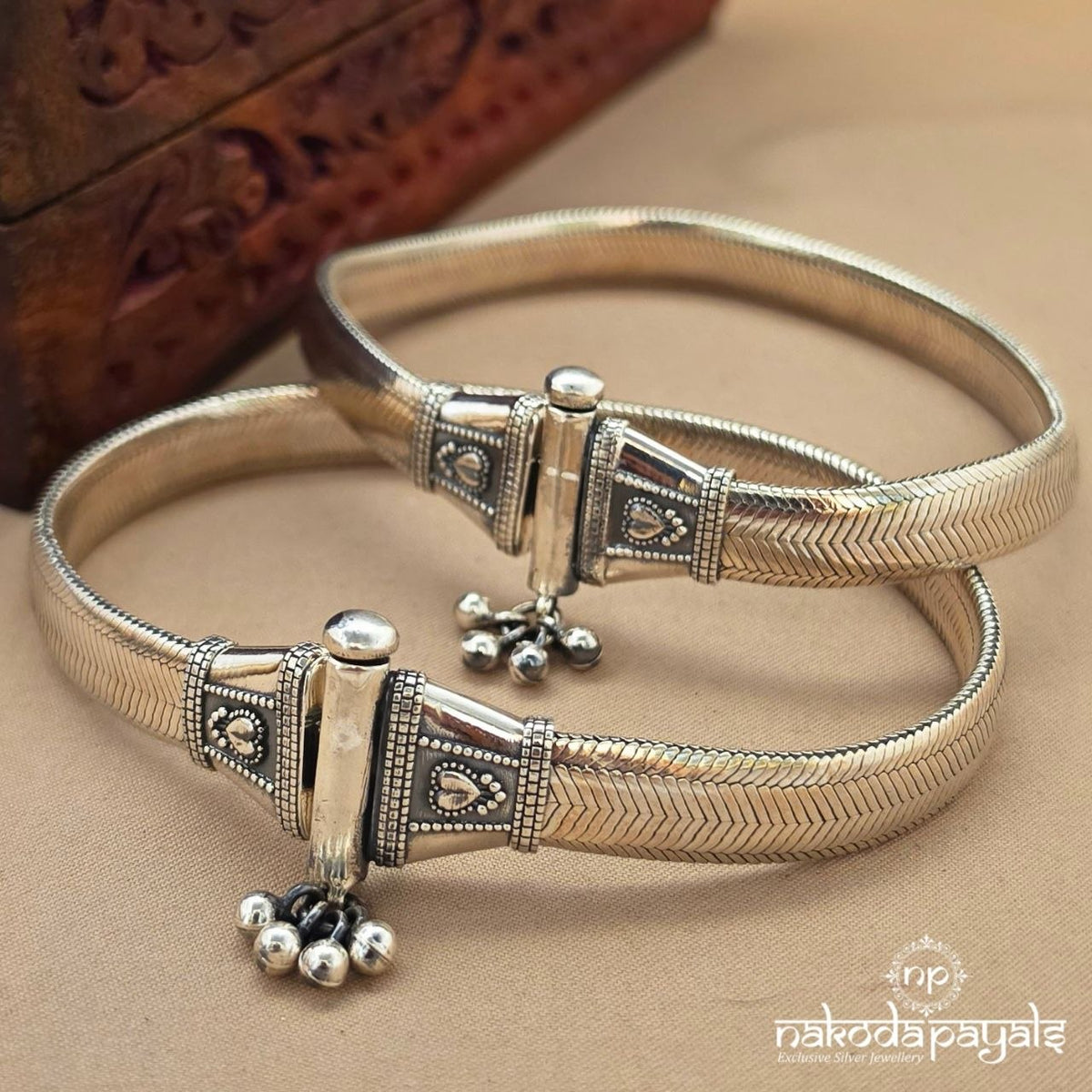 Flat And Wide Hyderabadi Anklets (A7142)