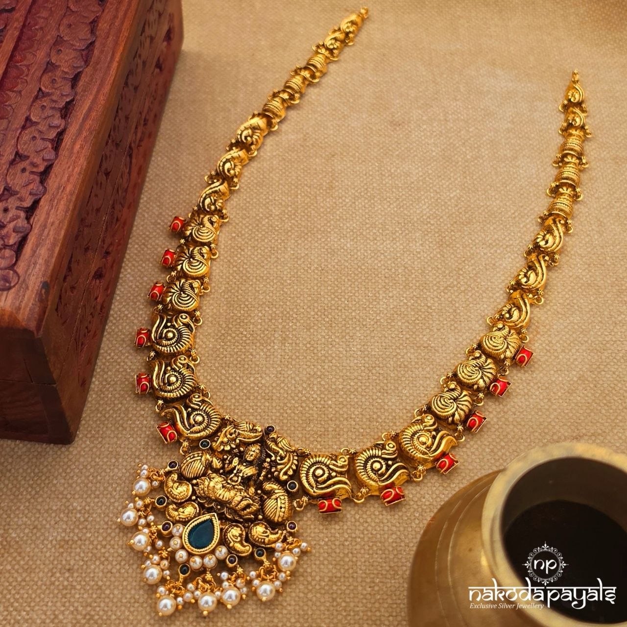 Elegant Lakshmi Kemp Dot Neckpiece (Gn10698)