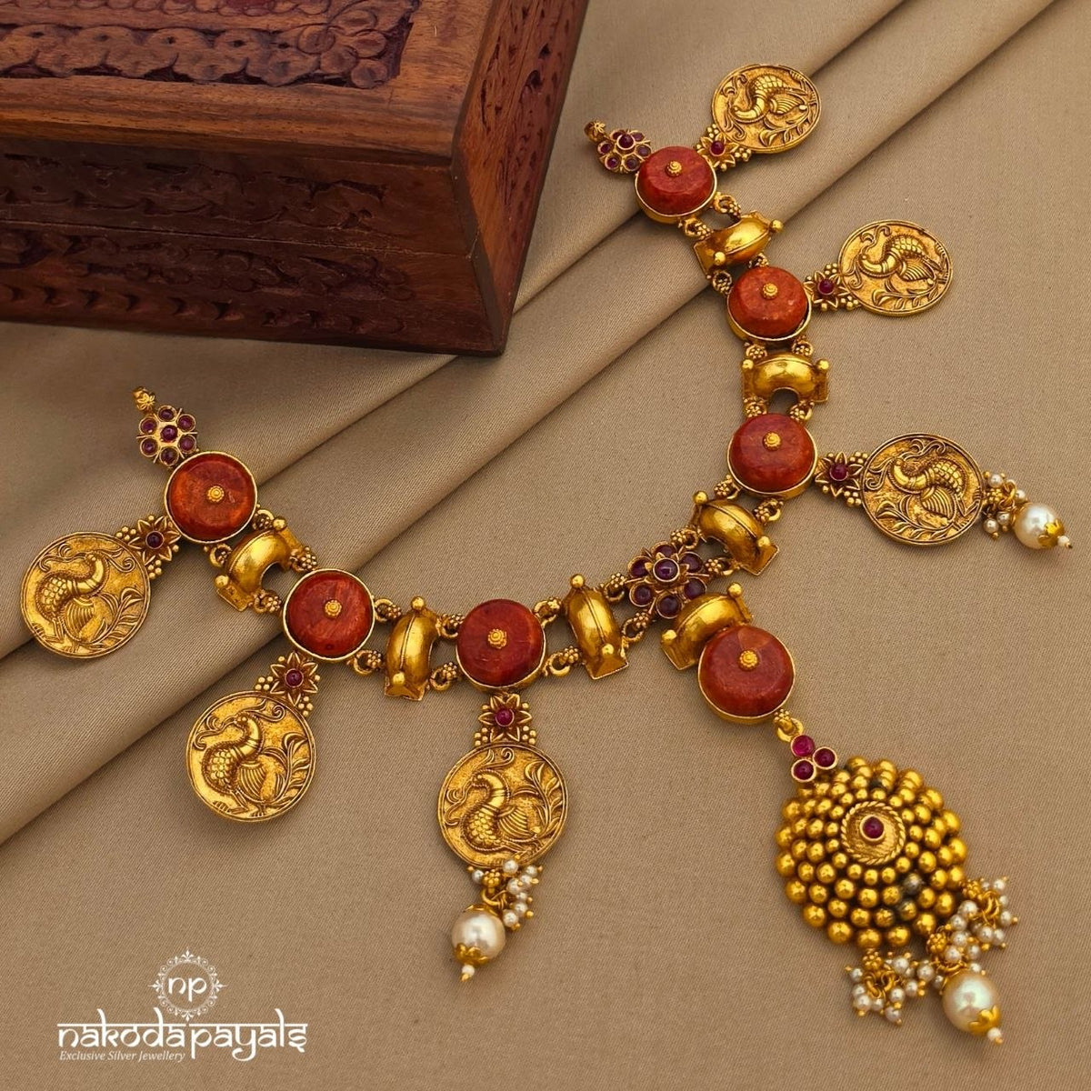 Coral Pearl Drop Neckpiece (Gn10944)