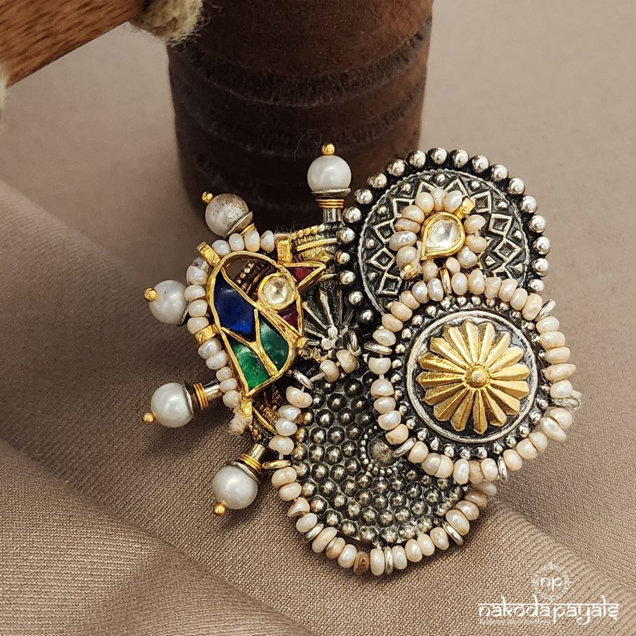 Coruscating Pearled Kundan Finger Ring (F2878)