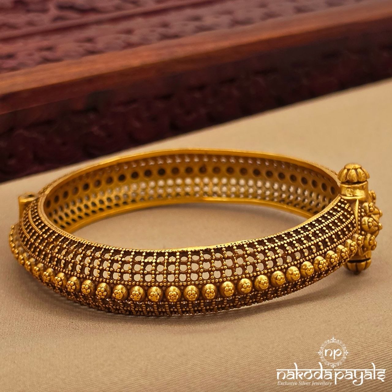 Exquisite Floral Kada (Gk3331)
