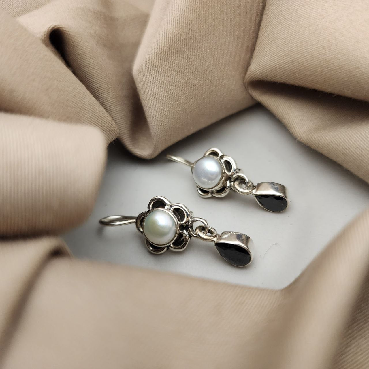 Pretty Hanging (H2040)