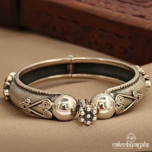 Exclusive squarish Floral Kada (K6334)