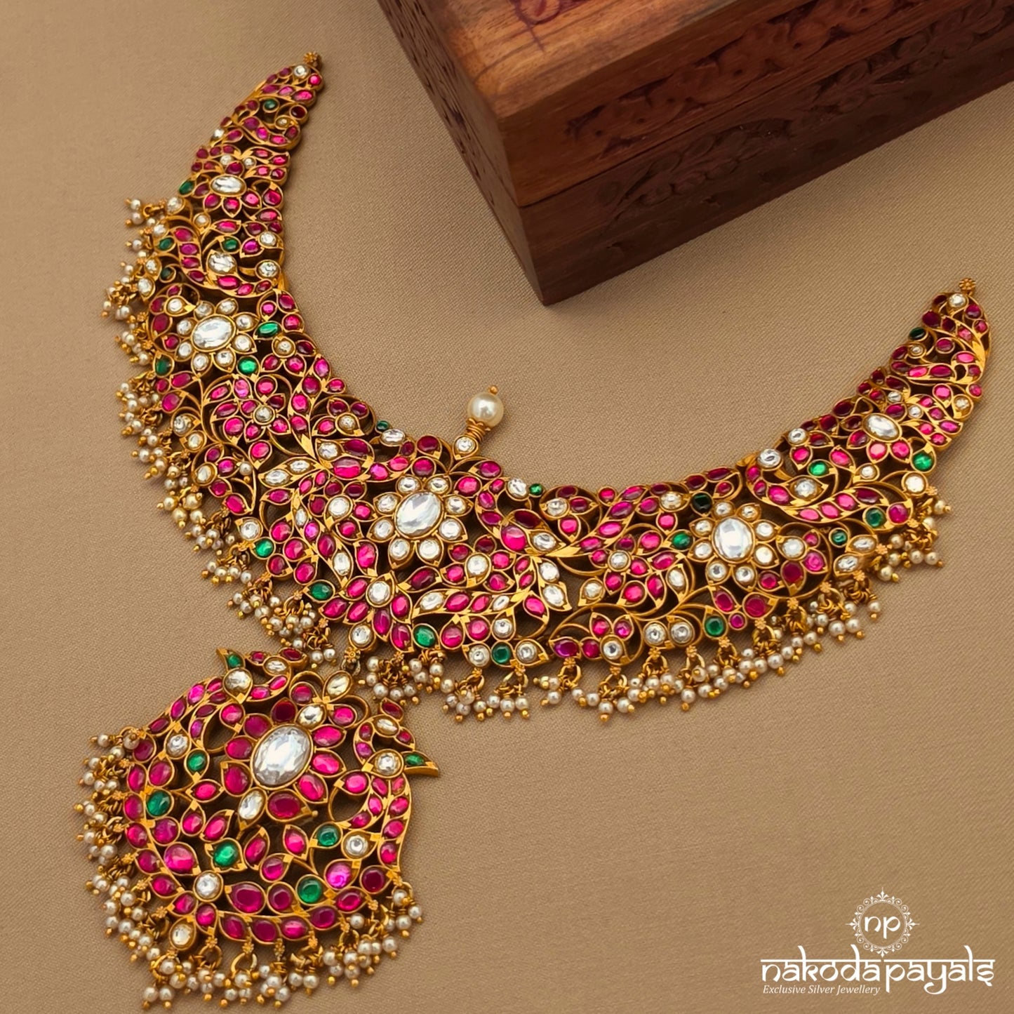 Exemplary Floral Kundan Neckpiece (Gn10443)