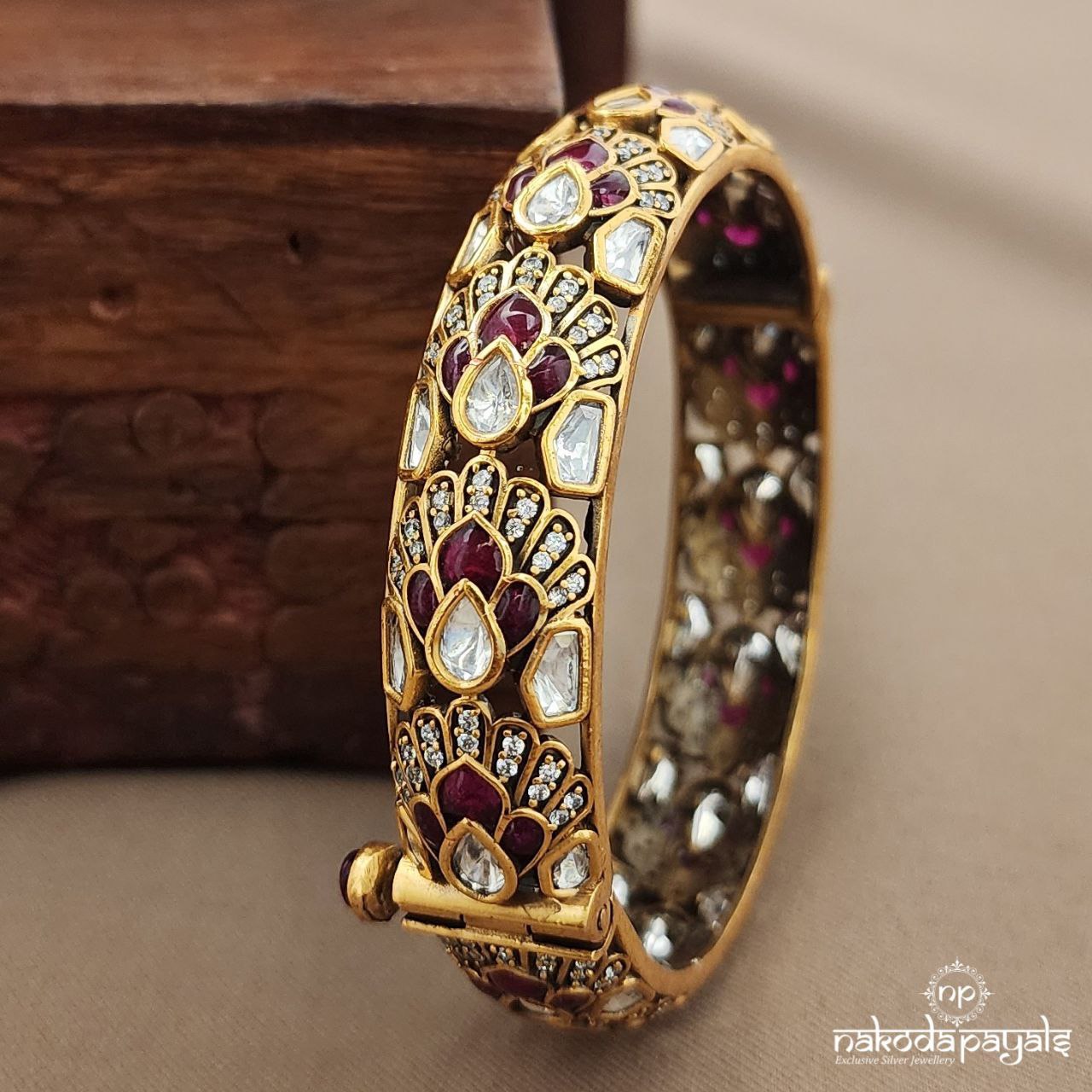 Dazzling Screw Kada (Gk3184)