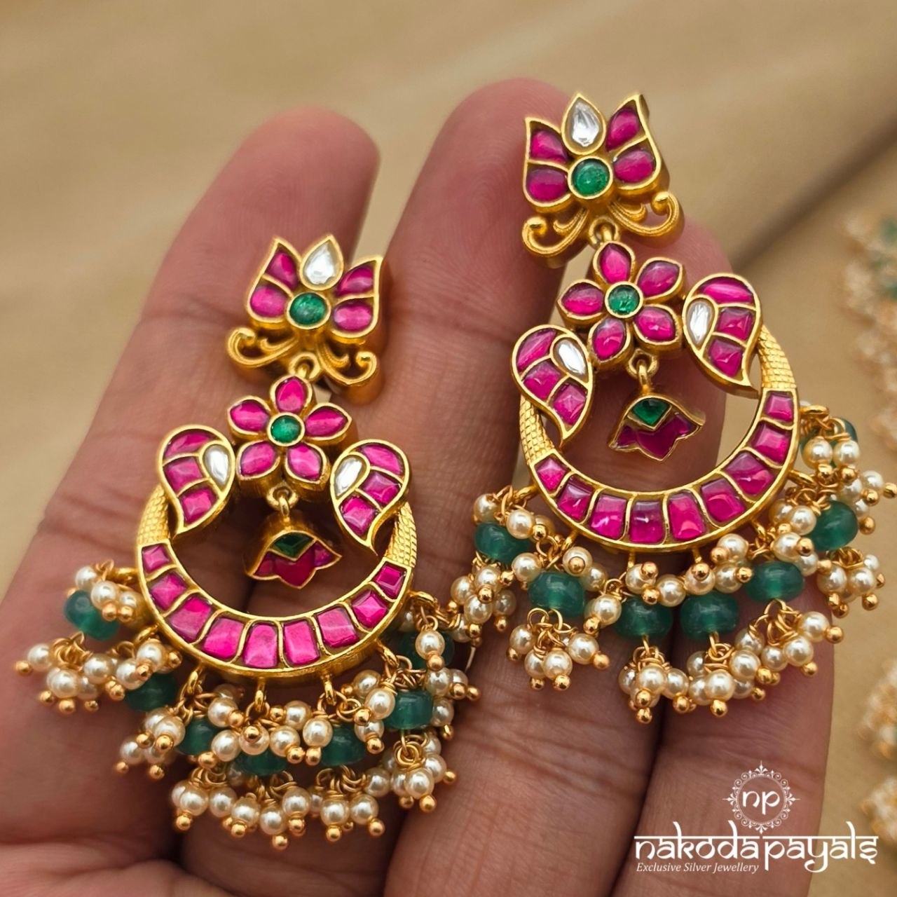 Exemplary Kundan Neckpiece With Earrings (Gn10568)