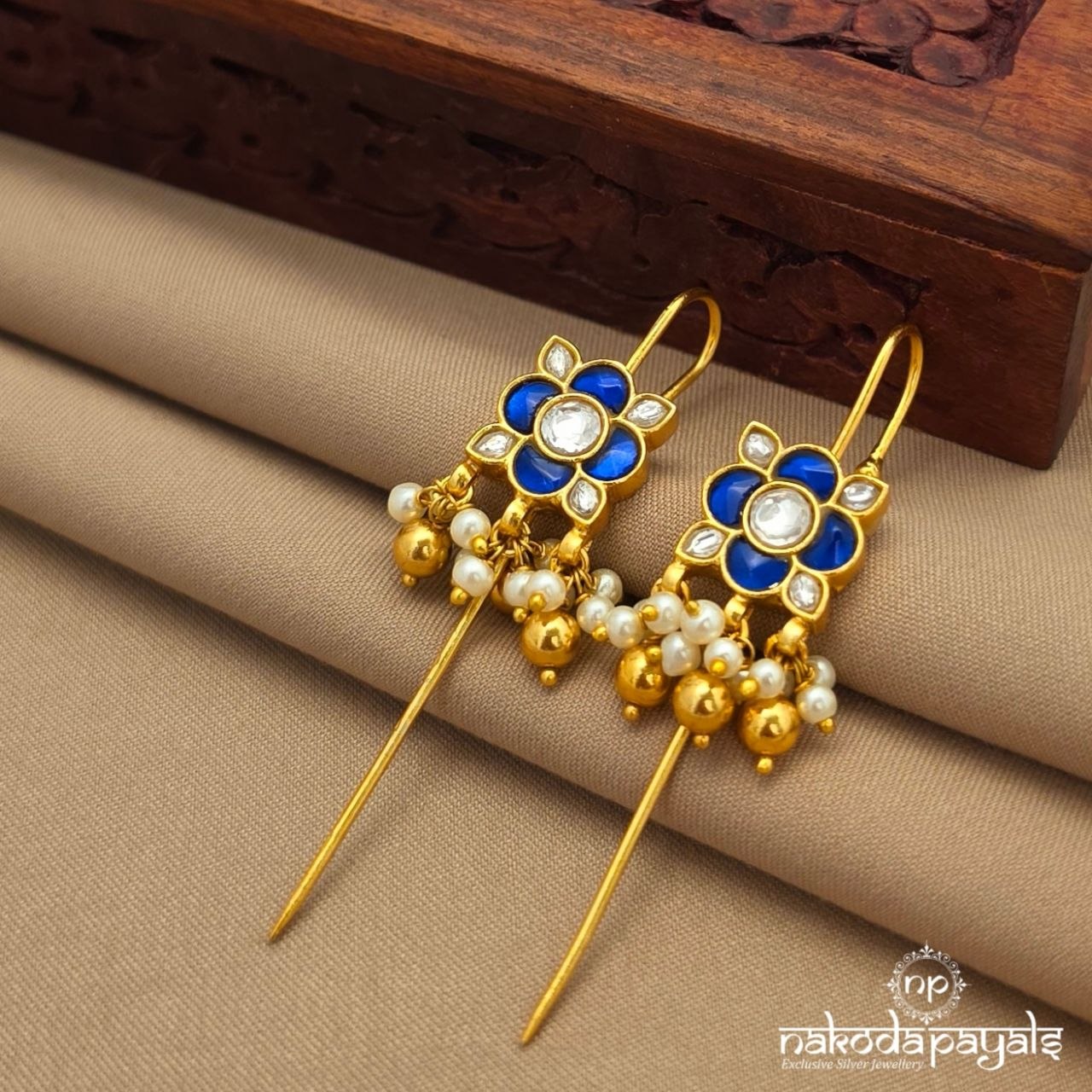 Exquisite Blue Kundan Earcuff (Ge10900)