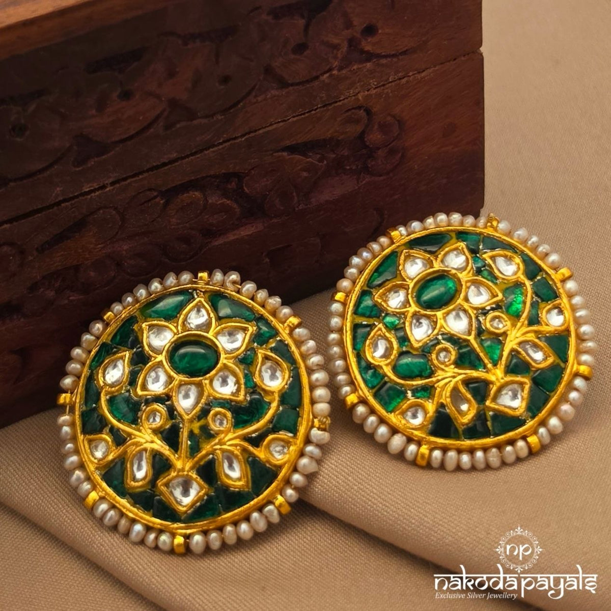 Circular Pearly Floral Studs (Ge11449)