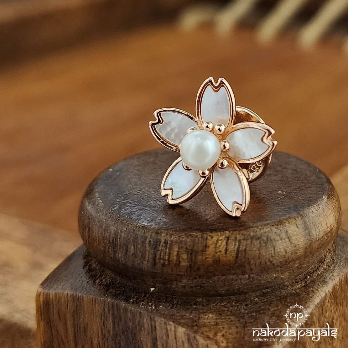 Rose Gold Pearled Lapel Pin (St3673)