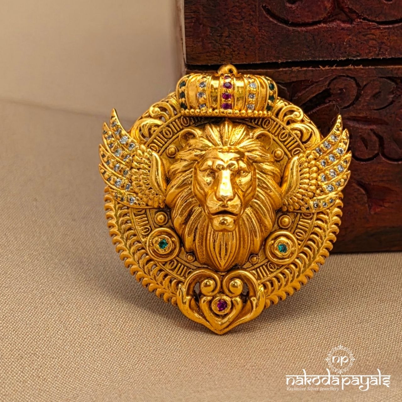Endearing Lion Brooch (St4110)