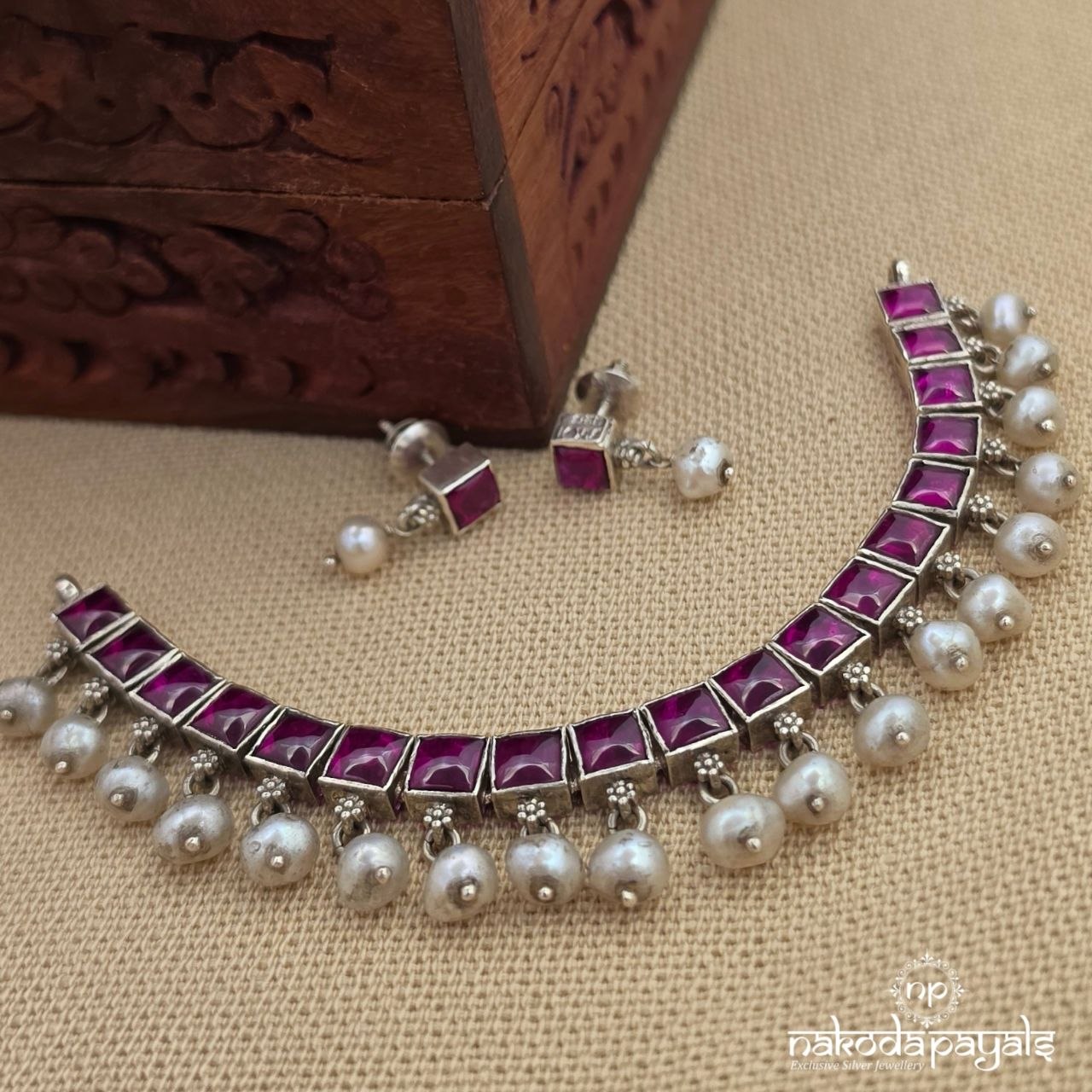 Glorious Pinkish Neckpiece With Earrings (N12018)