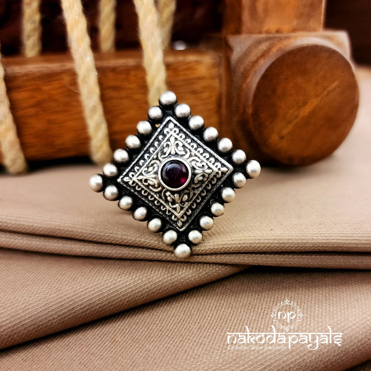 Squarish Finger Ring (F2938)