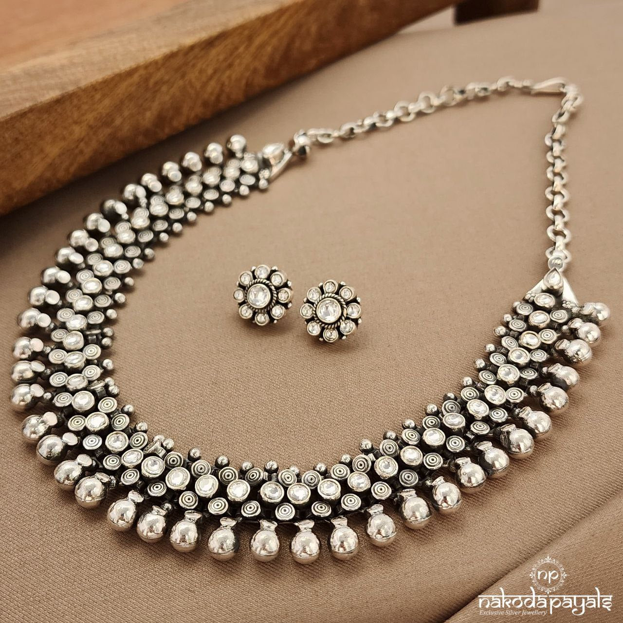 Ball Drop White Neckpiece With Earrings (N11022)
