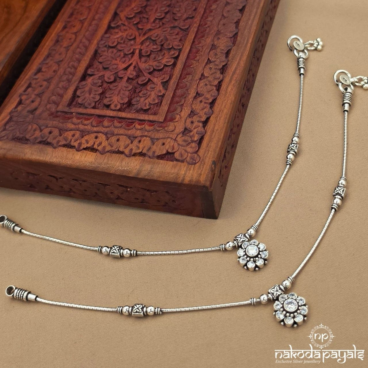Glorious White Anklet (A7116)
