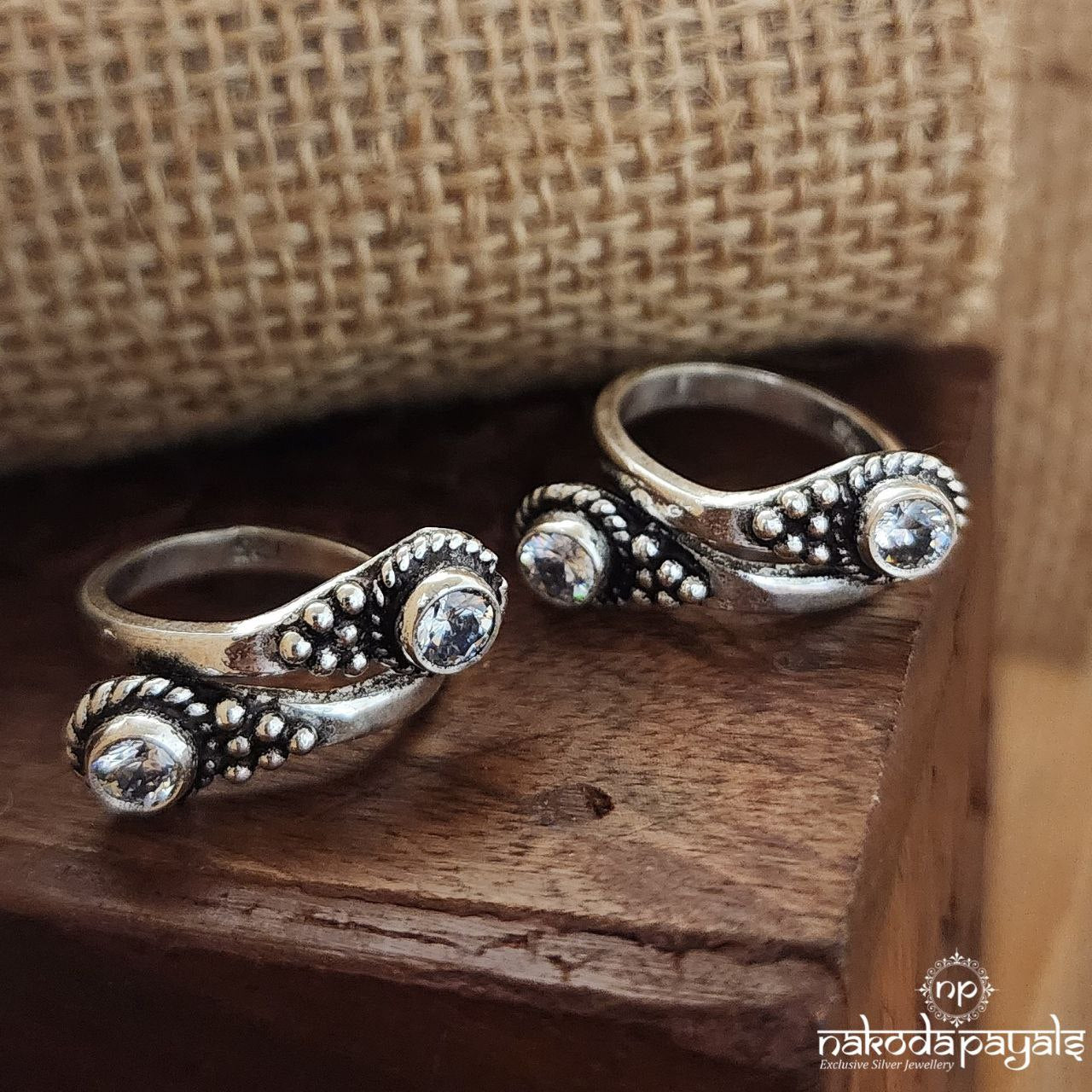 White Adjustable Toerings (T4320)