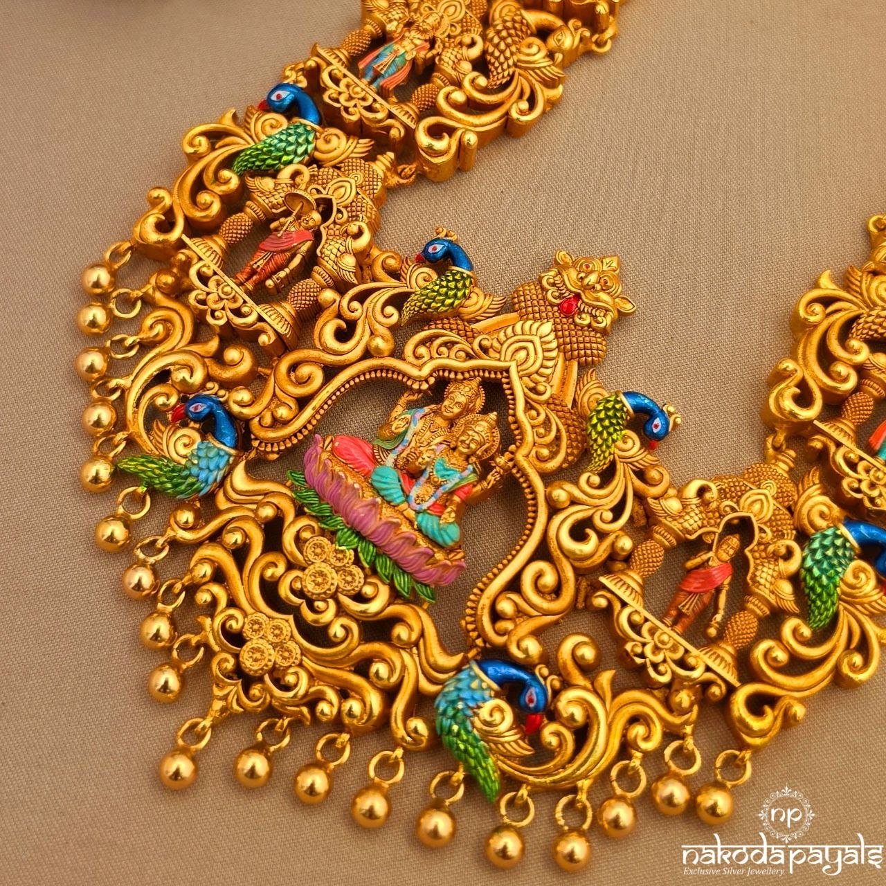Eye-Catching Traditional Lakshmi Neckpiece (Gn10185)