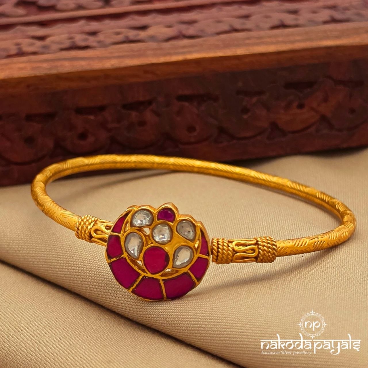 Half Moon Kundan Kada (Gk3353)