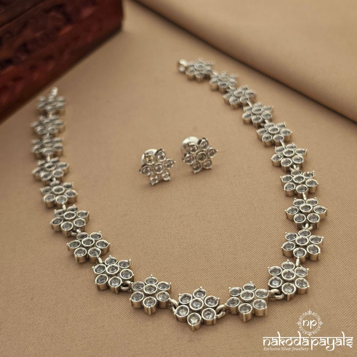 Exquisite Floral Neckpiece With Earring (N12134)