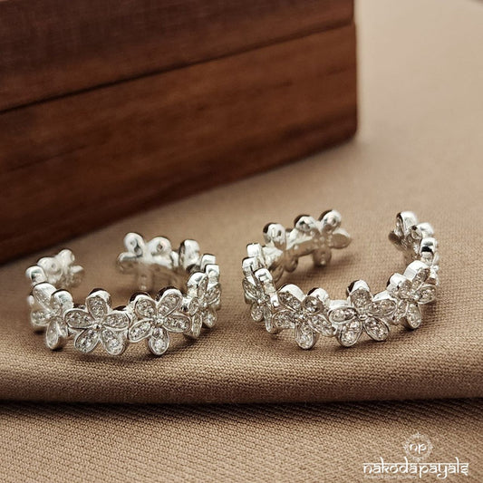 Sparkling White Flower Toerings (T4698)