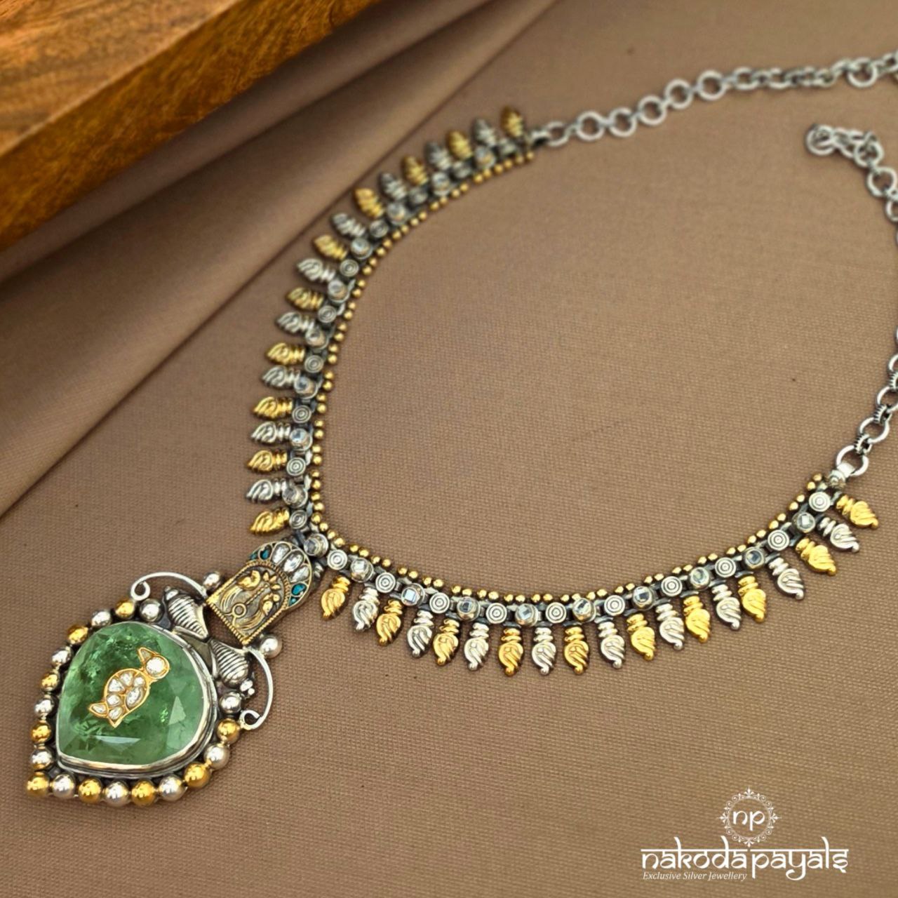 Green Dual Tone Neckpiece (N11643)