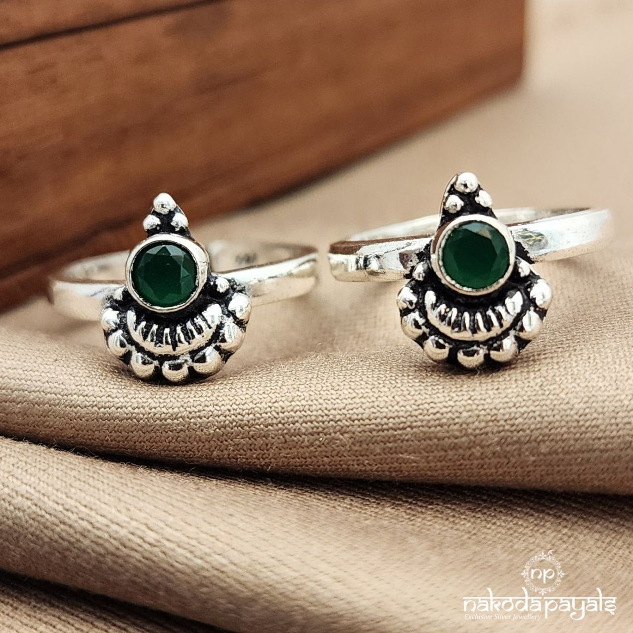 Elegant Green Toerings (T4667)