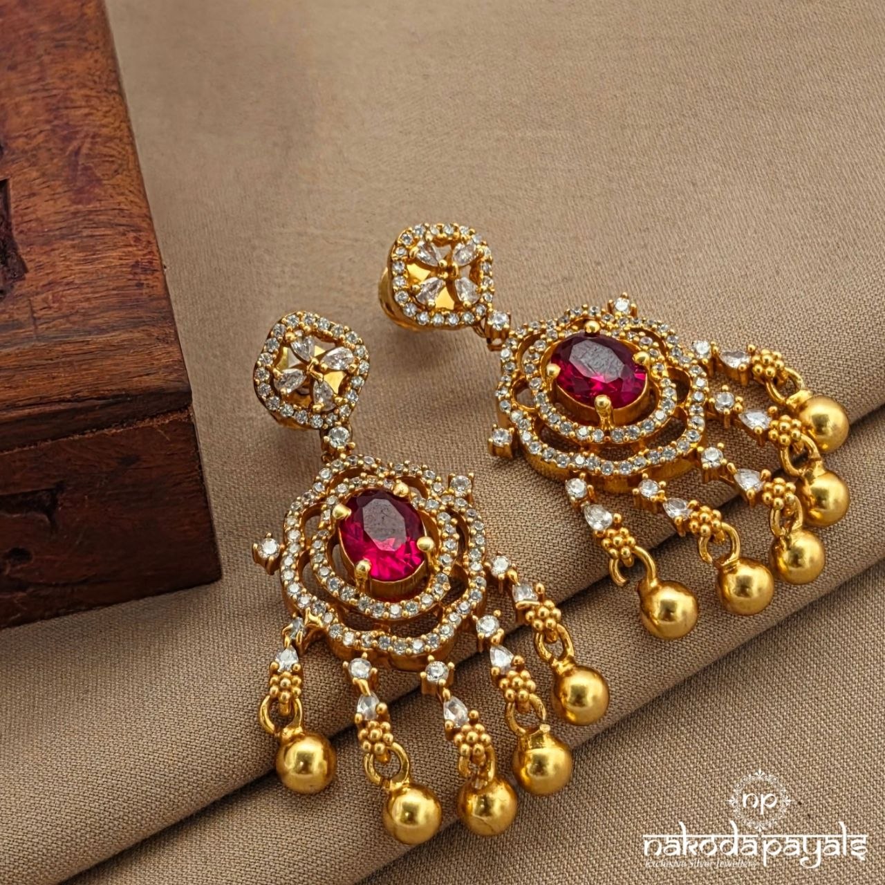 Elegant Red Floral Chandbali (Ge10913)