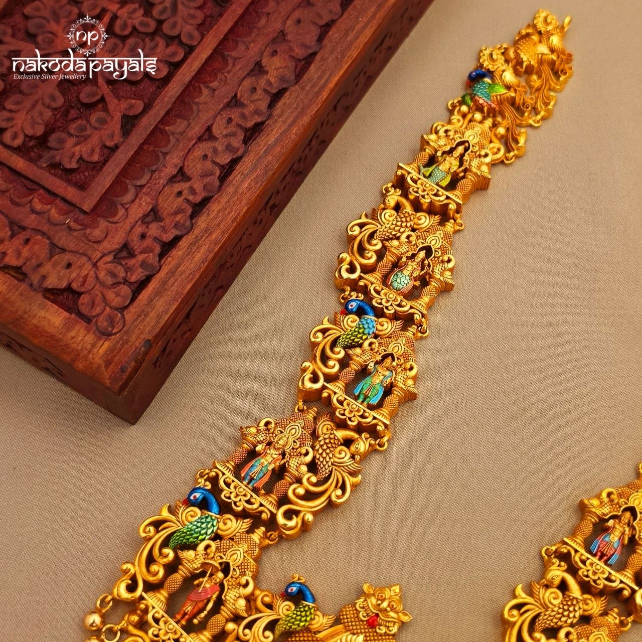 Eye-Catching Traditional Lakshmi Neckpiece (Gn10185)