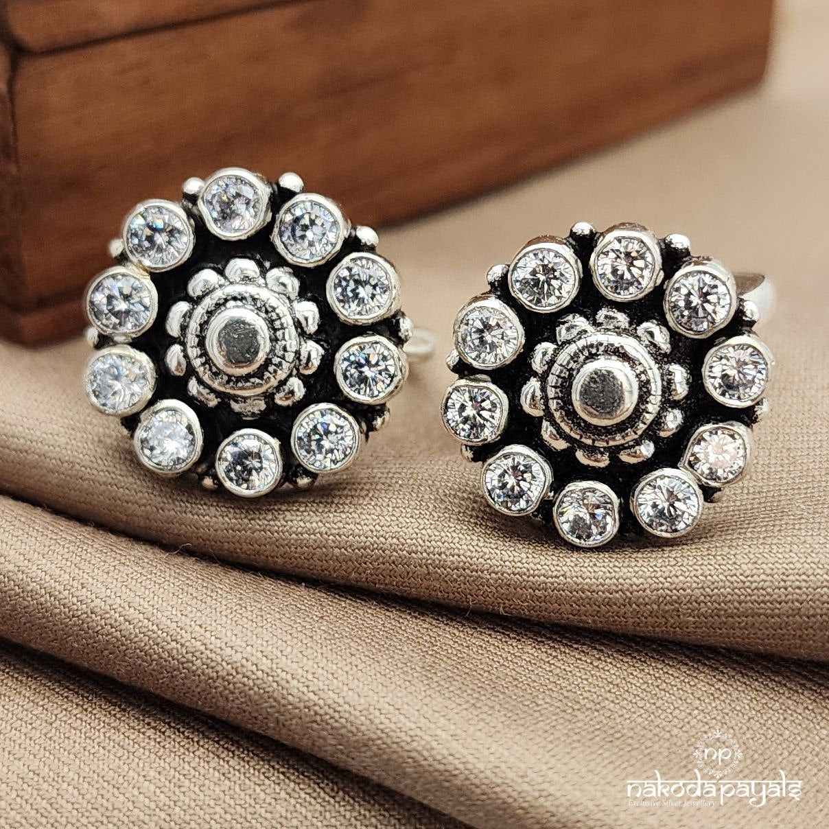 White Circular Toerings (T4661)