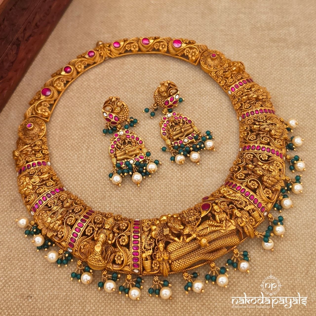 Vishnu Parivar Lakshmi Neckpiece With Earrings (Gn10694)