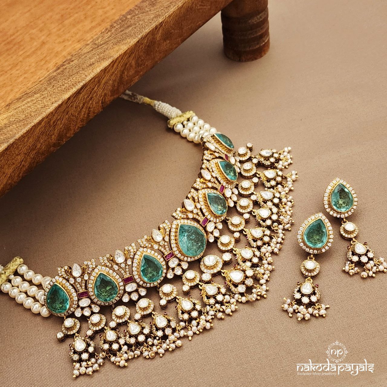 Emerald Green Neckpiece With Earrings (Gn9319)