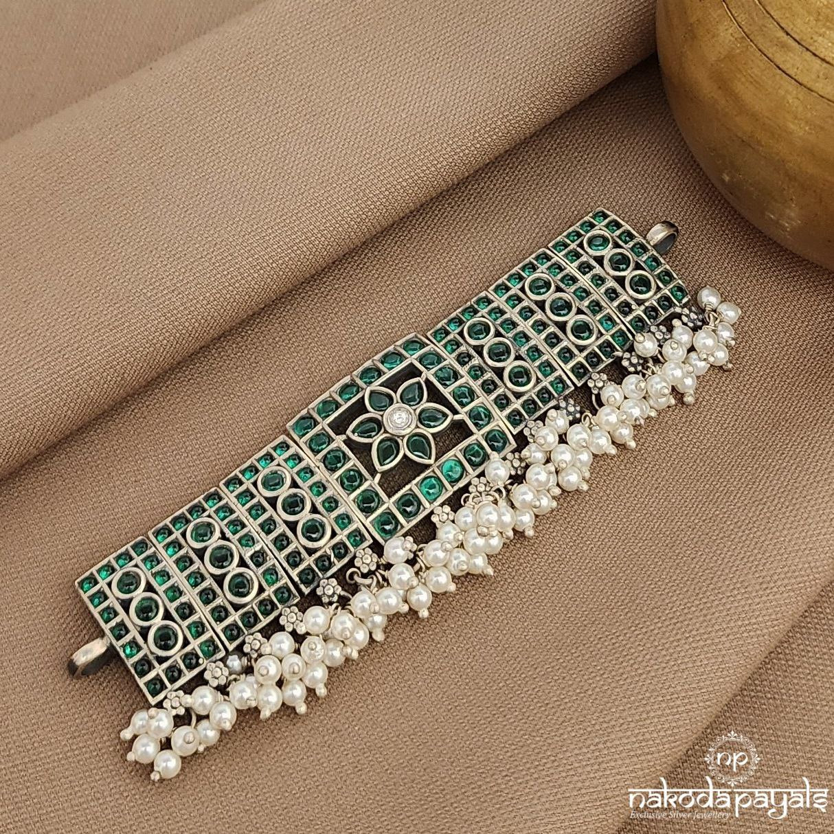 Squarish Green Pearled Choker  (N11204)