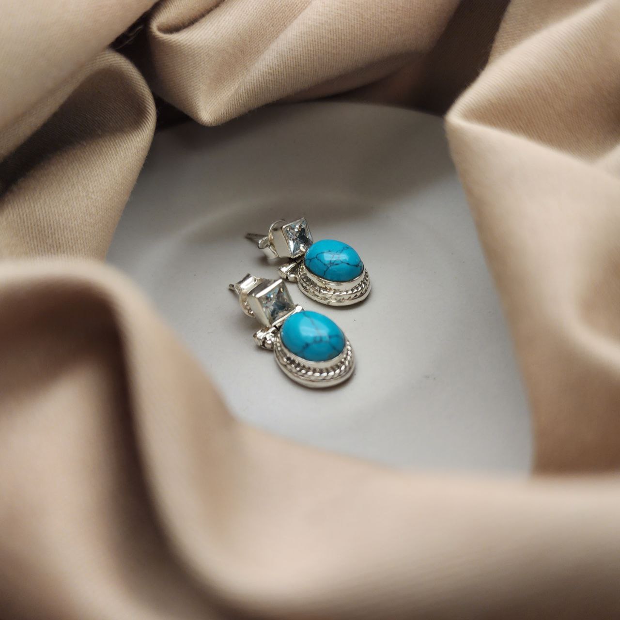 Glorious Hangings (H2048)