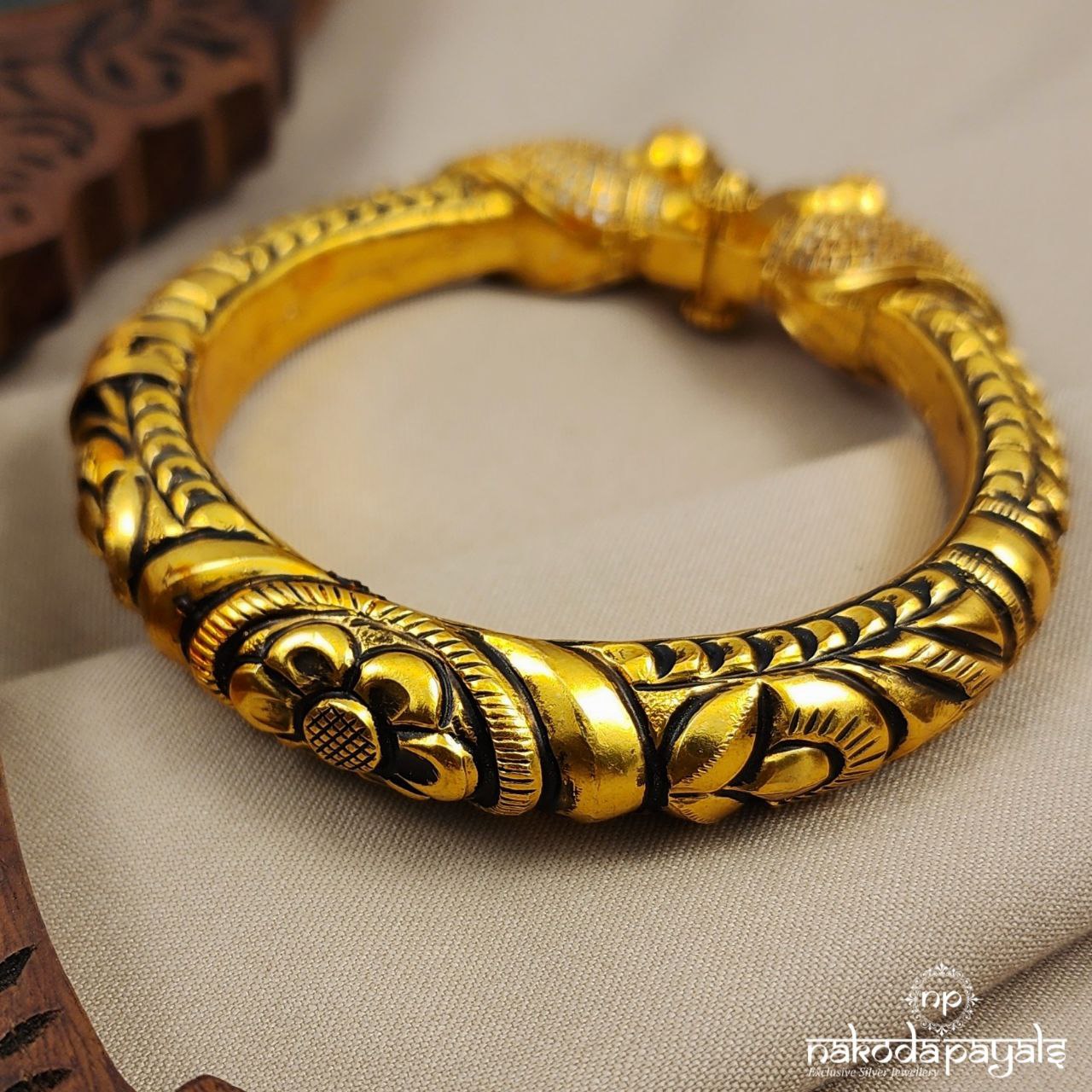 Peacock Glow Single Kada (Gk2892)