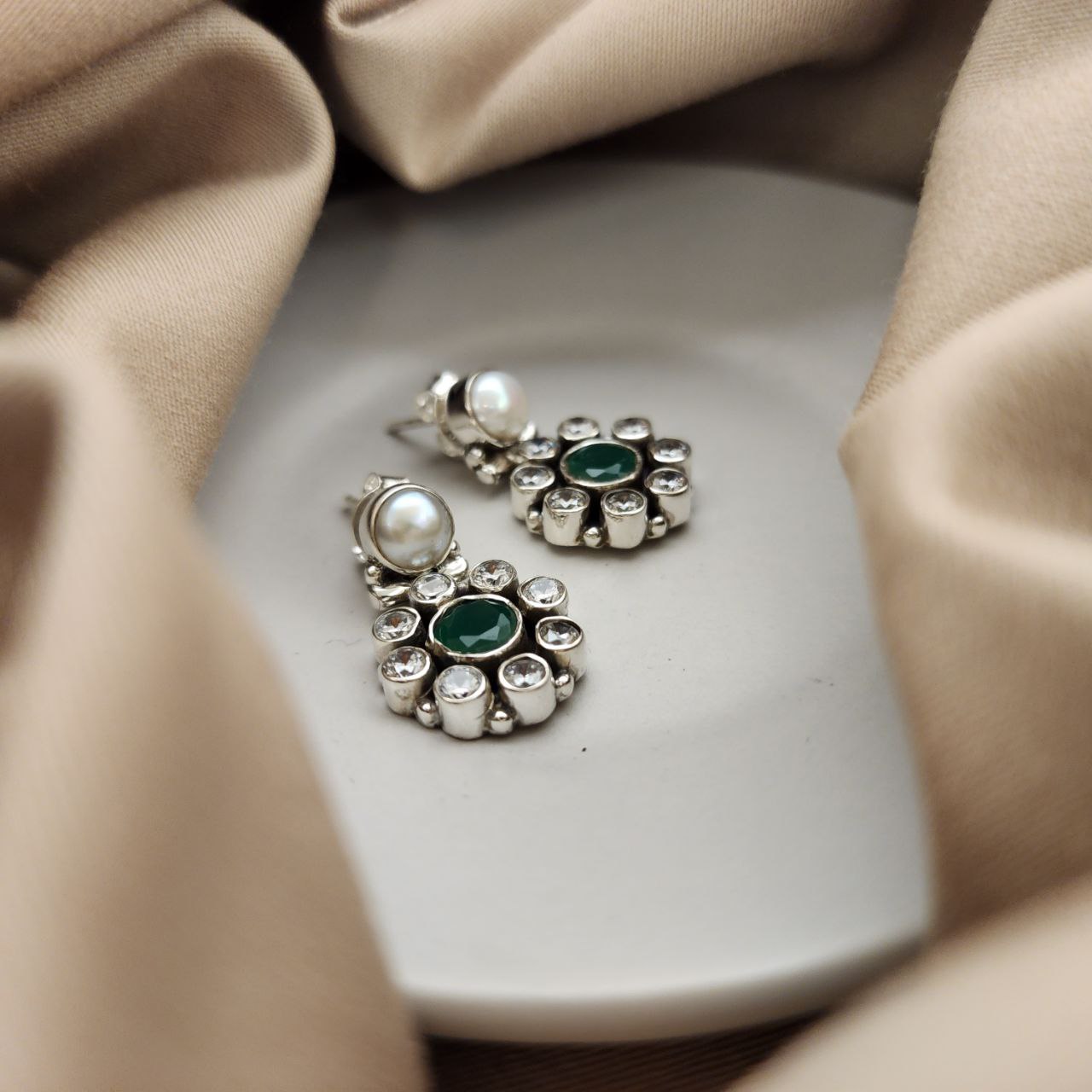 Stunning and twinkling studs(H2027-31)