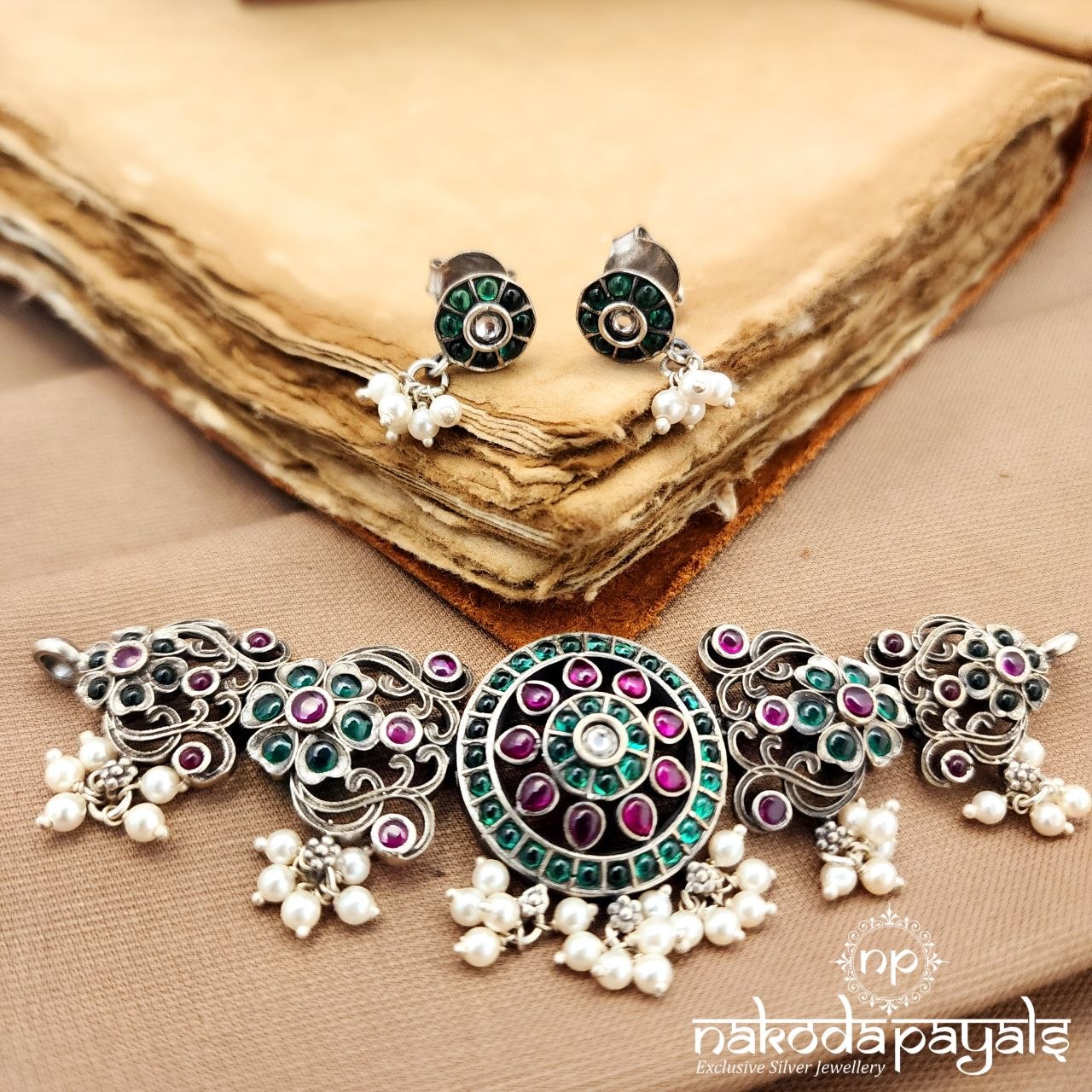 Circular Oxidised Choker With Earrings (N11666)