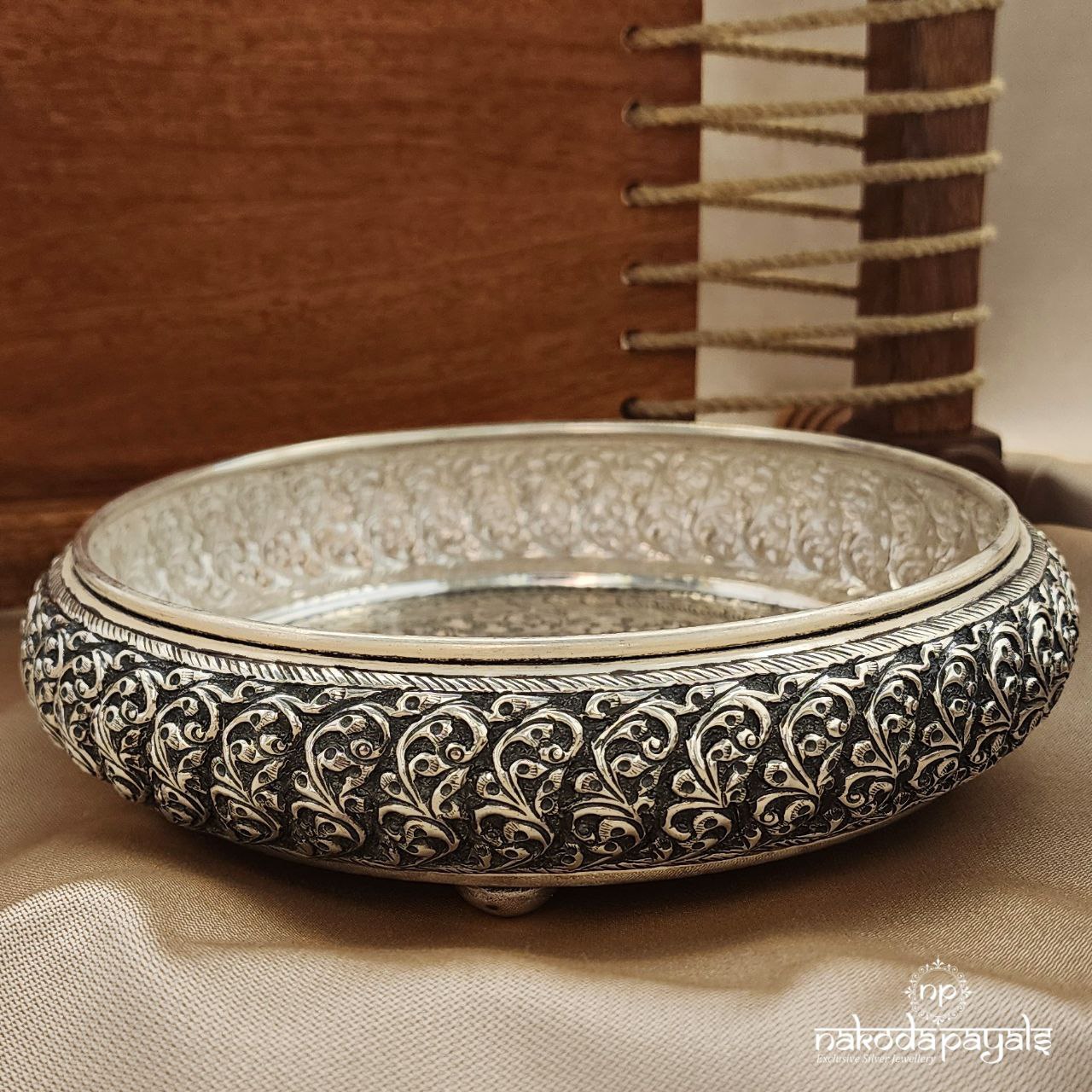 Floral Carved Oxidised Plate (Aa2262)