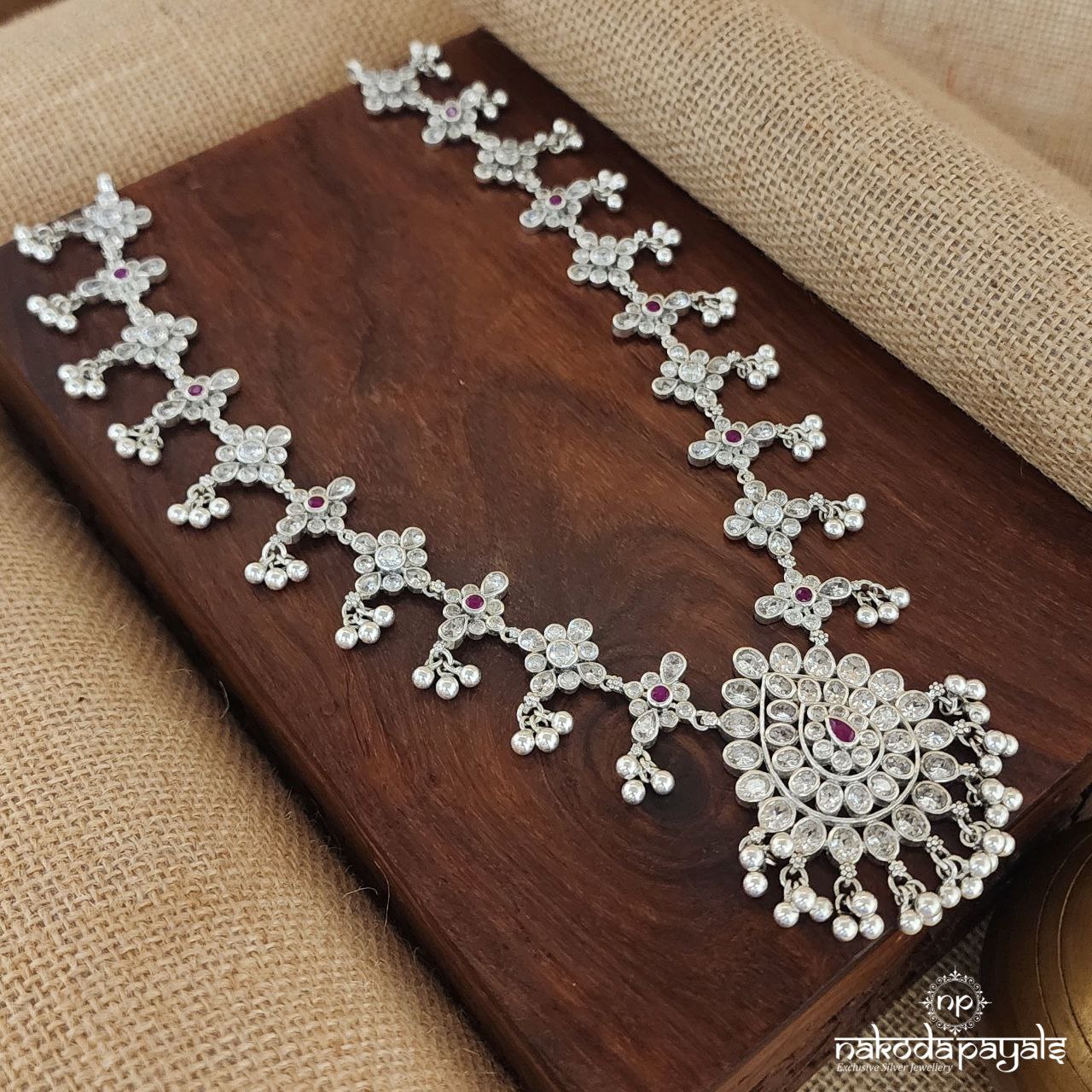 Sparkling White Neckpiece (N10361)