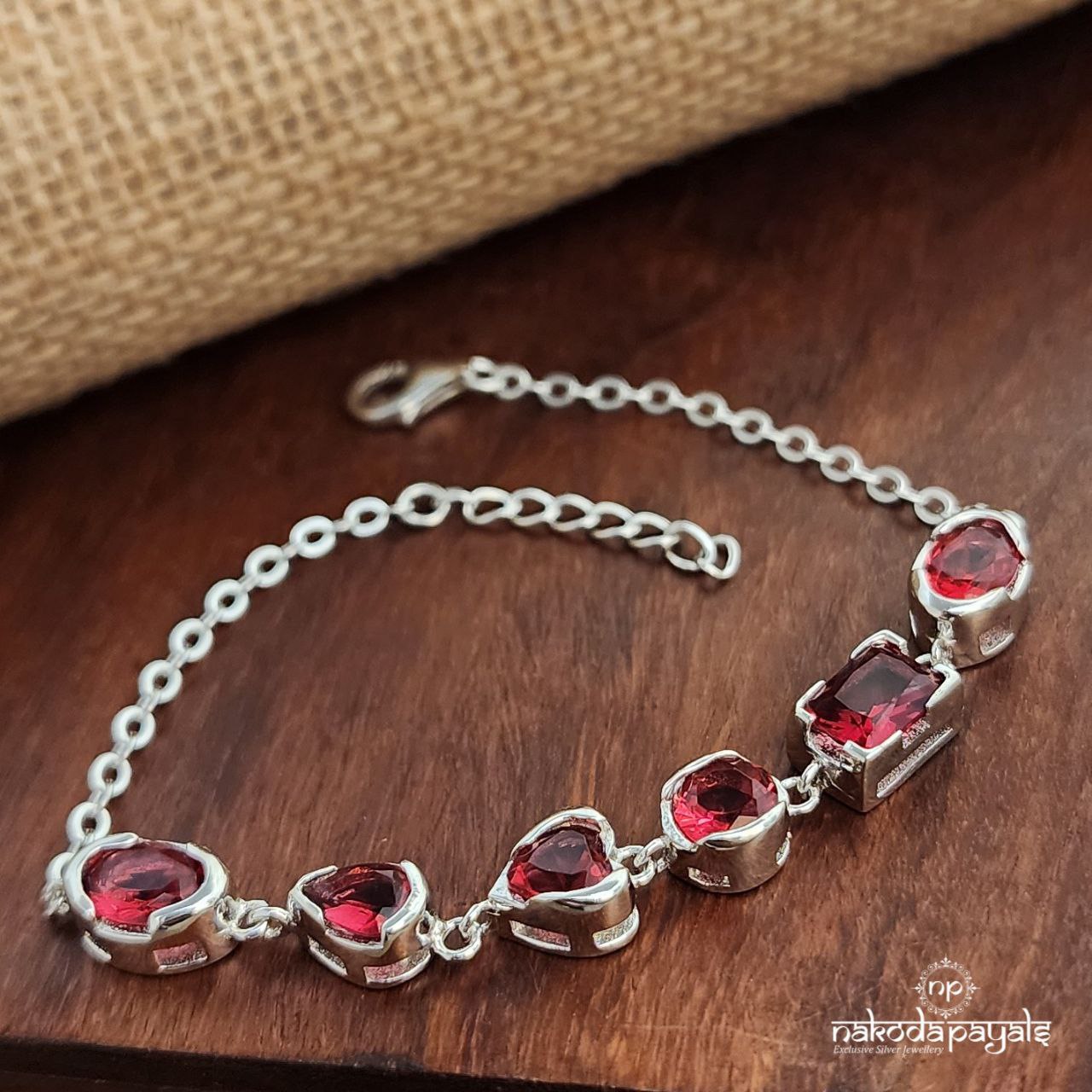 Shape Story Red Bracelet (St3703)