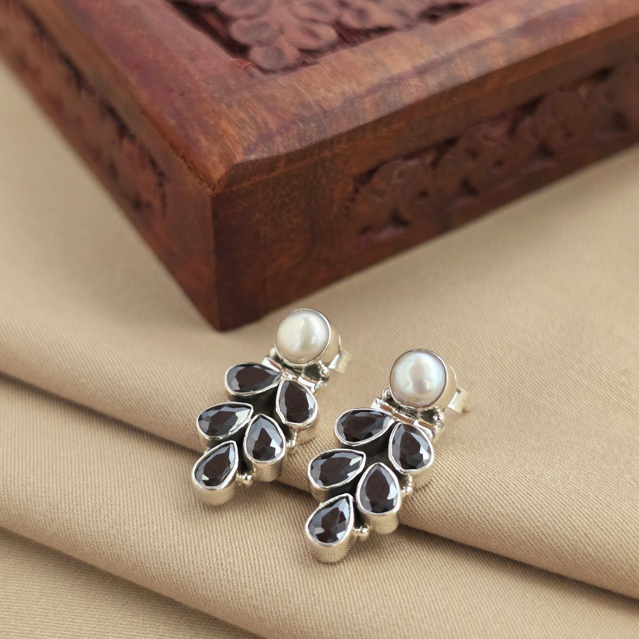 Leafy Studs (H2100-105)