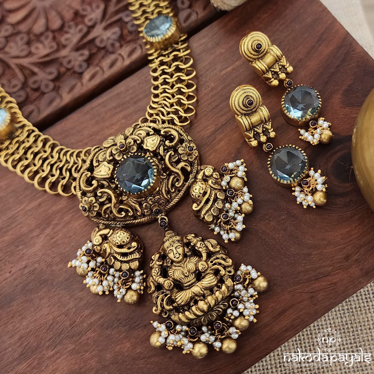 Traditional Lakshmi Neckpiece With Earrings (Gn8989)