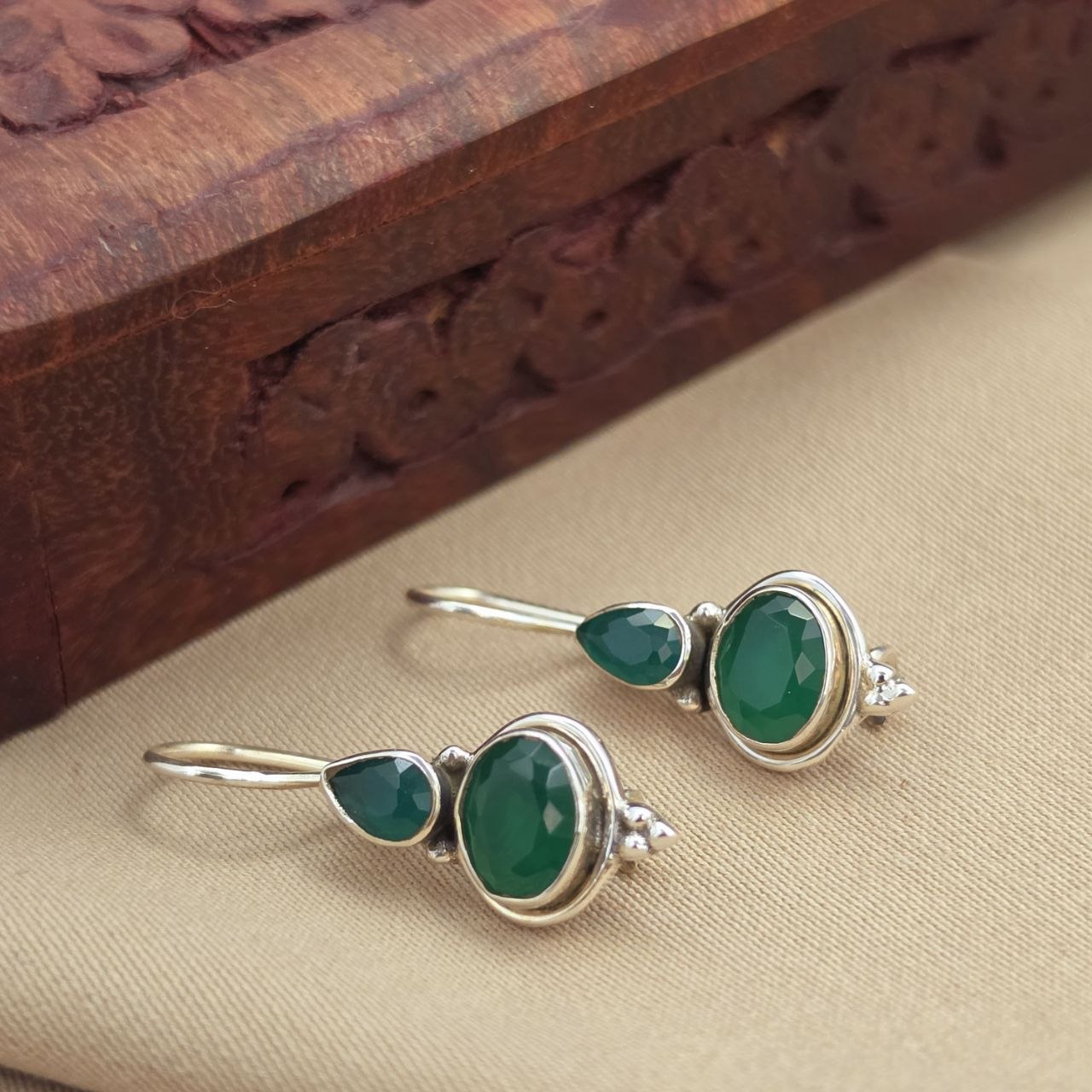 Trending Hanging (H2110)