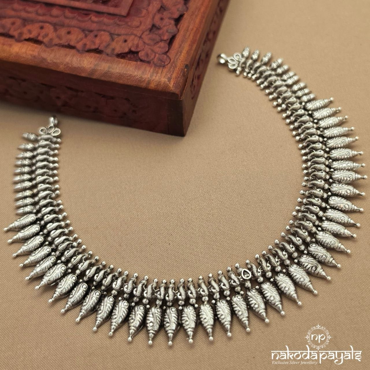Elegant Neckpiece (N11787)