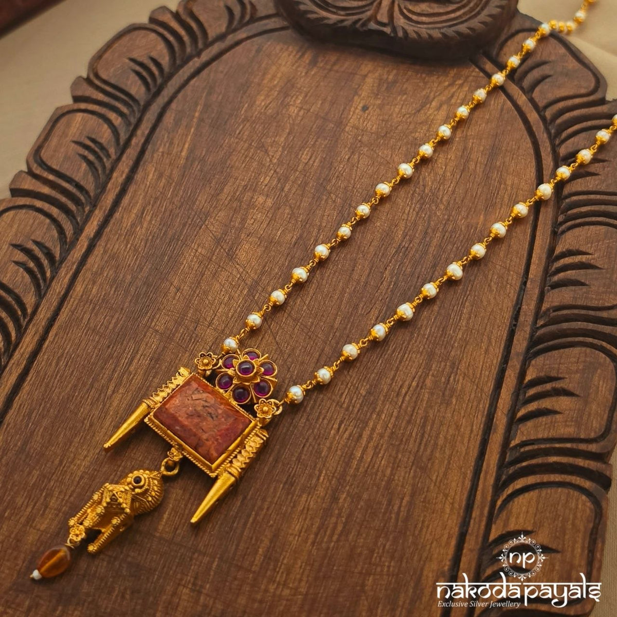 Coral Pearl Neckpiece (Gn10970)