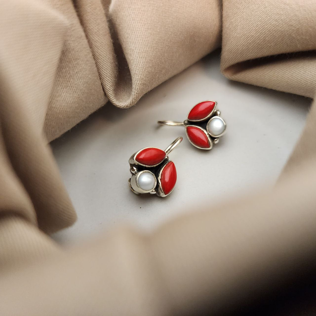 Graceful Hangings (H2011-18)