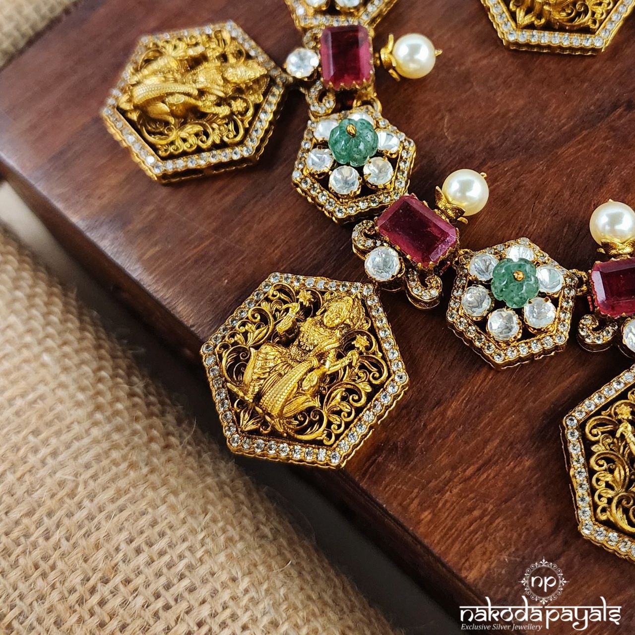 Lakshmi Blessing Neckpiece With Earrings (Gn8587)